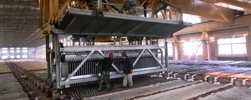 总产量与平均产量以及边际产量的关系是什么，它们三者之间存在着怎样的内在联系呢