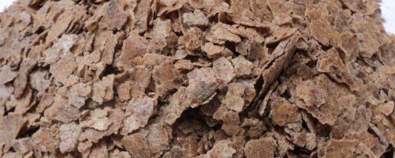 菜籽饼可以直接撒入土里当作肥料使用吗，这样做对作物的生长是否有害呢