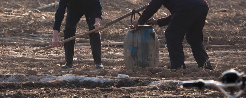 农家肥中加入一些添加剂，就可以使肥效得到显著的提高