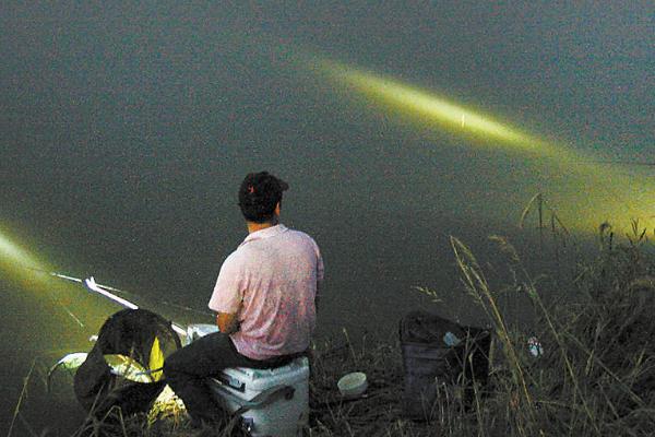 夜钓鱼什么时候开口,8-9、11-3点鱼儿比较活跃
