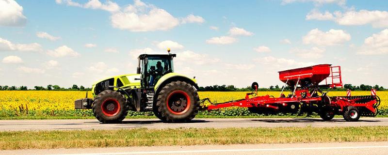 驾驶拖拉机应该注意哪十个慢动作，其中包括起步慢和转弯慢以及上下坡慢