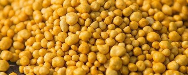 如何进行肥料类型的划分，按原料的来源可分为有机肥和无机肥两大类