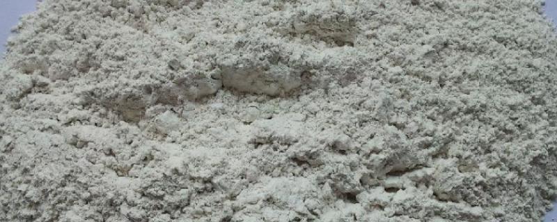 究竟该如何鉴别真假普钙，优质普钙多呈灰白色疏松粉状而劣质普钙颜色杂乱且质地粗糙