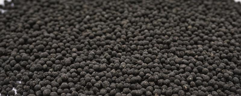 什么是水溶肥呢，它是一种可以完全溶解在水里的多元复合型肥料