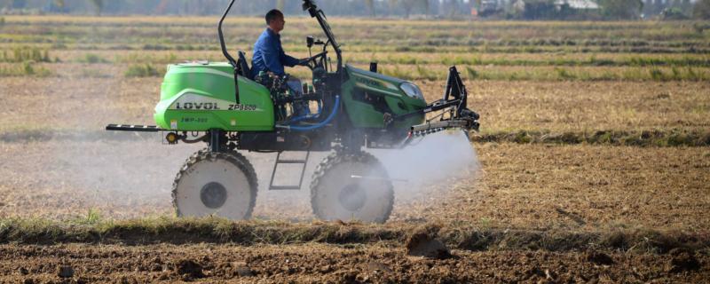 哪些习惯会导致农机受到损伤，长期不清理排气管内部积炭是否会降低发动机功率