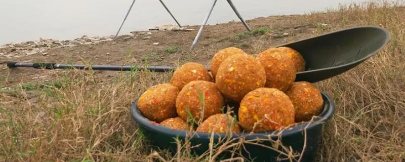 打窝竿究竟是什么东西，它是我们在进行抛投窝料时所必须使用的一种钓鱼工具