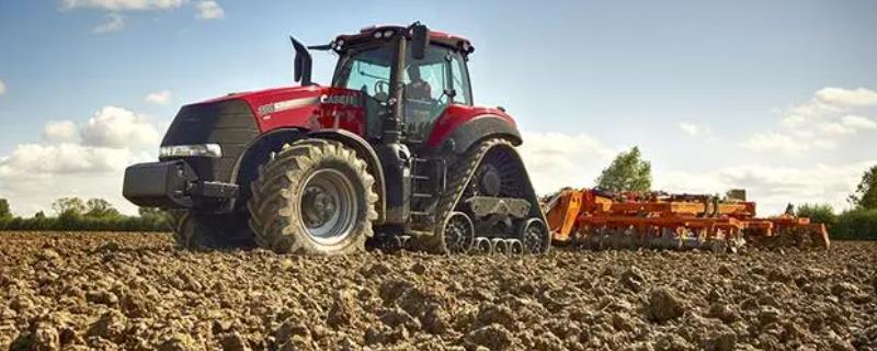 如何正确进行拖拉机的使用和日常维护，仔细检查发动机是否存在漏水漏油和漏气现象