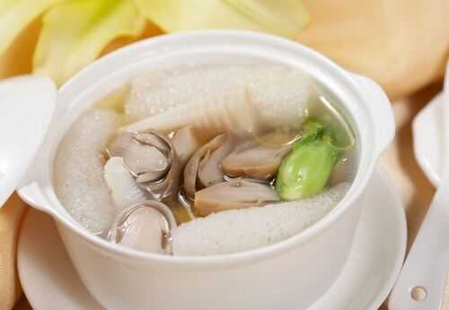 鲜美草菇竹笙汤的做法