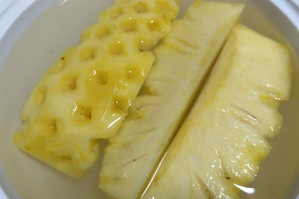 菠萝为什么要用盐水泡