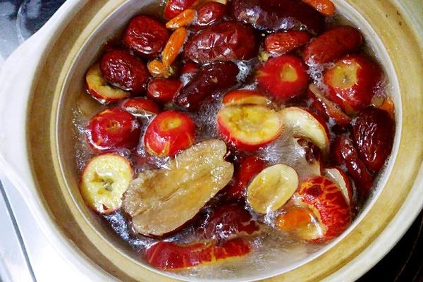 山楂红枣泡水的功效与作用