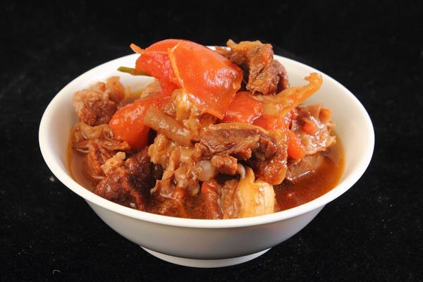 牛肉炖柿子的做法