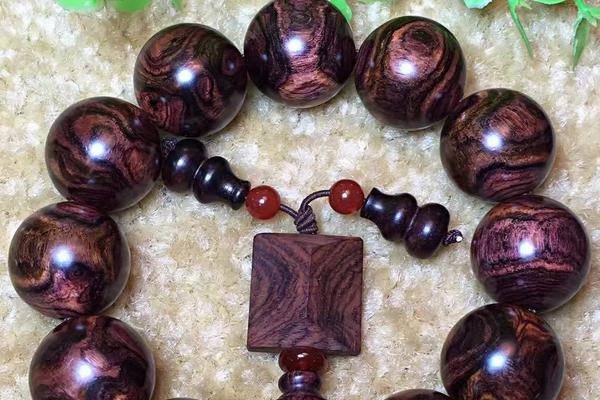 紫油梨和红油梨的区别是什么