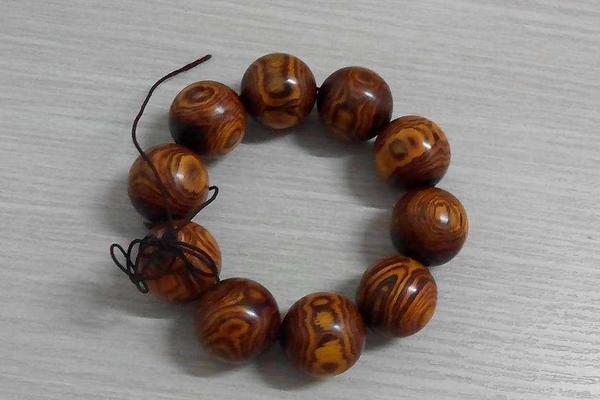 紫油梨和红油梨的区别是什么