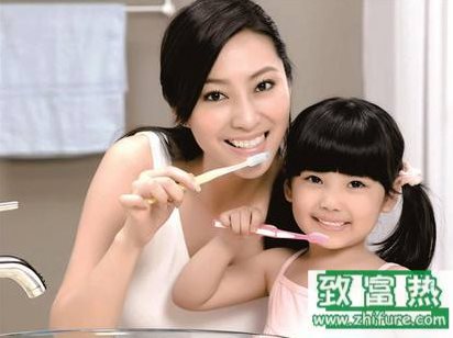 你知道冬天刷牙用冷水还是热水吗?