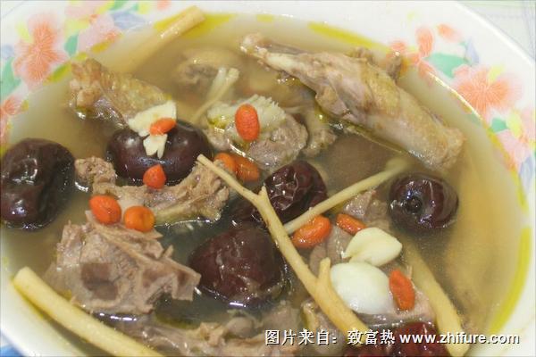 孕妇可以吃鸽子汤吗?