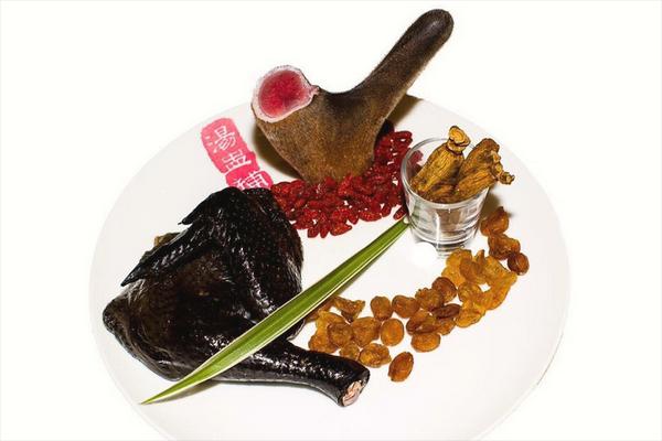 乌鸡炖什么补气血?