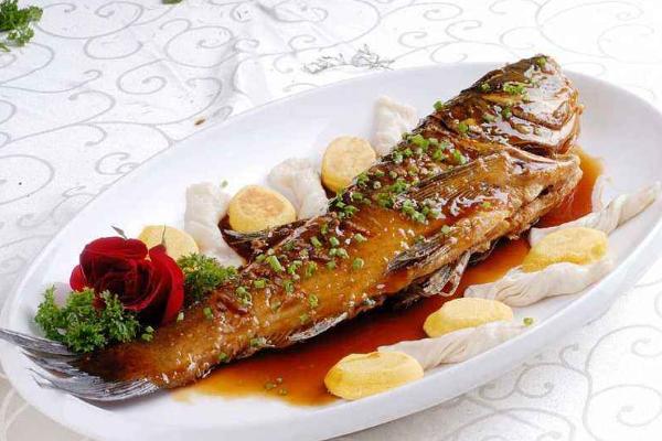 花鲢和白鲢的区别是什么?