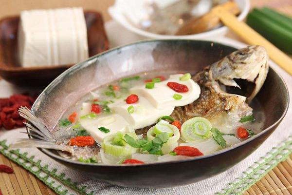 鲫鱼豆腐汤丰胸吗?