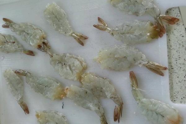 河虾怎么清洗才能洗干净?