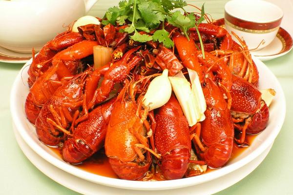 小龙虾怎么剥最方便?