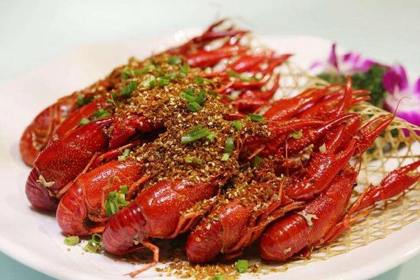 小龙虾是海鲜吗？