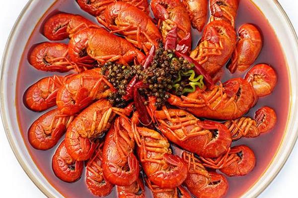 小龙虾是海鲜吗？