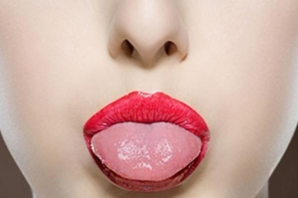 杨梅舌是什么病-