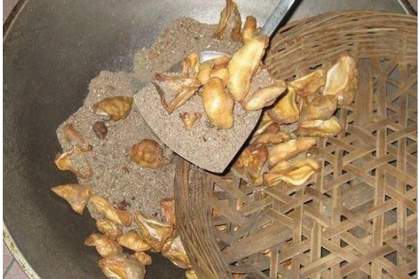 穿山甲怎么吃下奶?