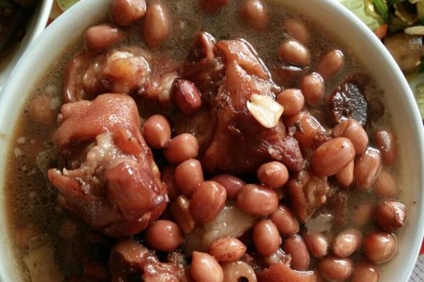 穿山甲怎么吃下奶?