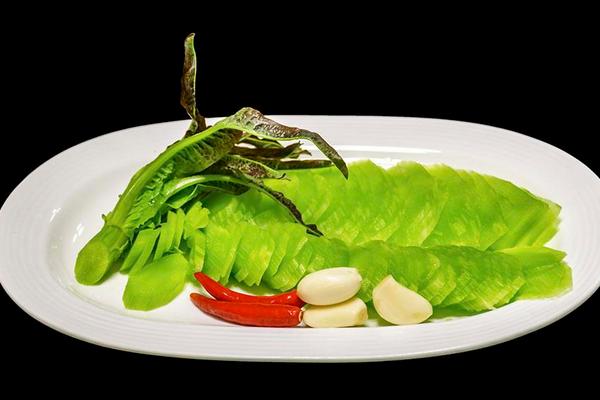 穿山甲怎么吃下奶?