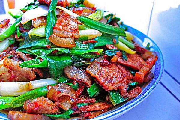 蒜苗回锅肉的做法大全 家常蒜苗回锅肉怎么做