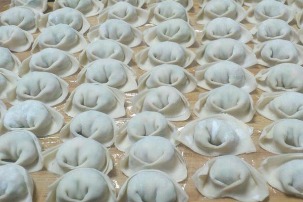 猪肉芹菜饺子馅怎么调