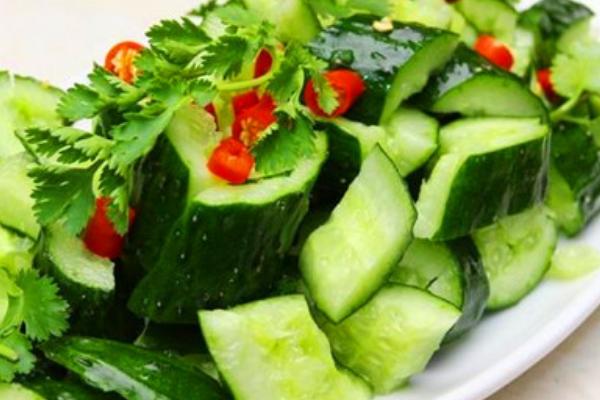 黄瓜和西红柿能一起吃吗 吃黄瓜的禁忌