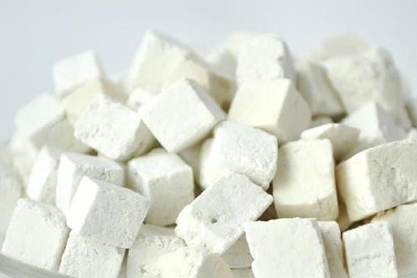 猪苓和茯苓的区别是什么 土茯苓与茯苓的区别