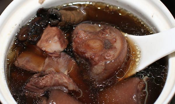 杜仲猪尾汤的功效与作用 杜仲猪尾汤的做法