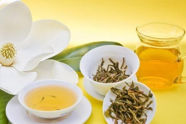 槐花泡水喝的功效与作用 槐花怎么泡水