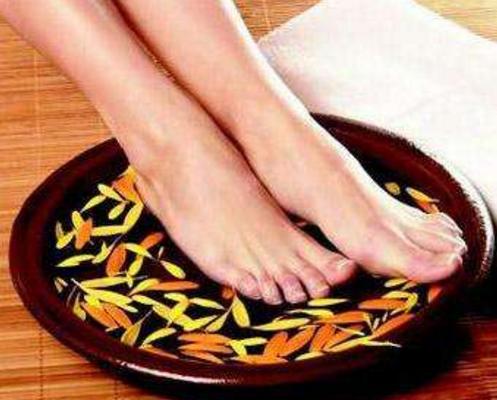 藏红花泡脚有什么好处 藏红花泡脚禁忌有哪些