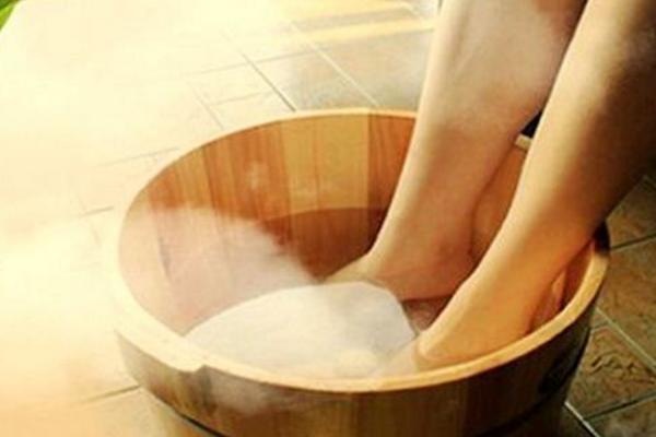 藏红花泡脚有什么好处 藏红花泡脚禁忌有哪些