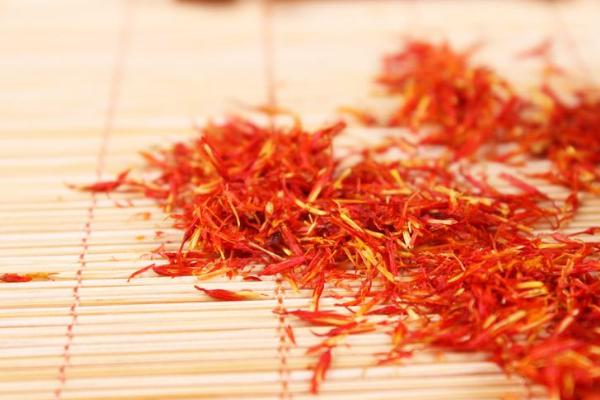 藏红花泡脚有什么好处 藏红花泡脚禁忌有哪些