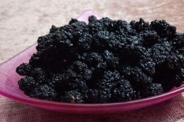 桑葚干的做法(怎么制作) 桑葚干一天吃多少