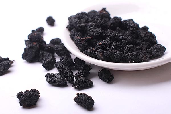 桑葚干的做法(怎么制作) 桑葚干一天吃多少