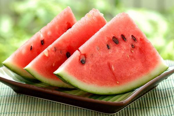 黑美人西瓜怎么挑选 黑美人西瓜怎么看好不好(红不红)