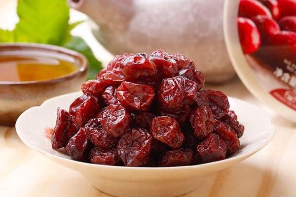 圣洁莓、蔓越莓、月见草之间的区别是什么 女人吃蔓越莓的好处有哪些