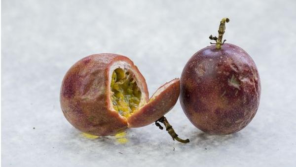 百香果皮怎么吃 百香果为什么那么酸