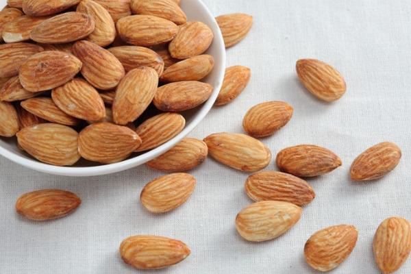 杏仁热量是多少 每天吃多少杏仁减肥