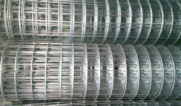 养鸡围栏铁丝网价格多少钱一卷(1.5米*30米) 养鸡围栏铁丝网的种类