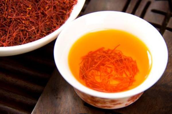 藏红花和西洋参能一起泡水喝吗(功效与作用) 喝藏红花茶要注意什么