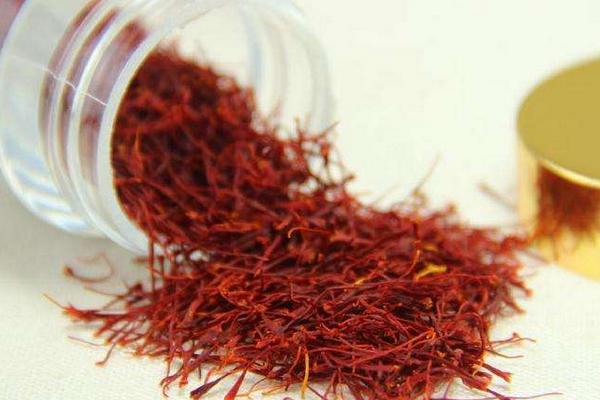 藏红花和西洋参能一起泡水喝吗(功效与作用) 喝藏红花茶要注意什么
