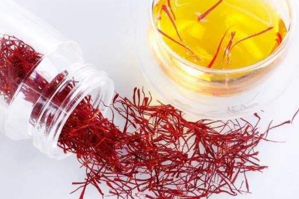 藏红花和西洋参能一起泡水喝吗(功效与作用) 喝藏红花茶要注意什么