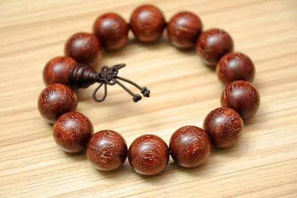 怎么分辨真假的小叶紫檀(鉴别方法) 小叶紫檀可以沾水吗